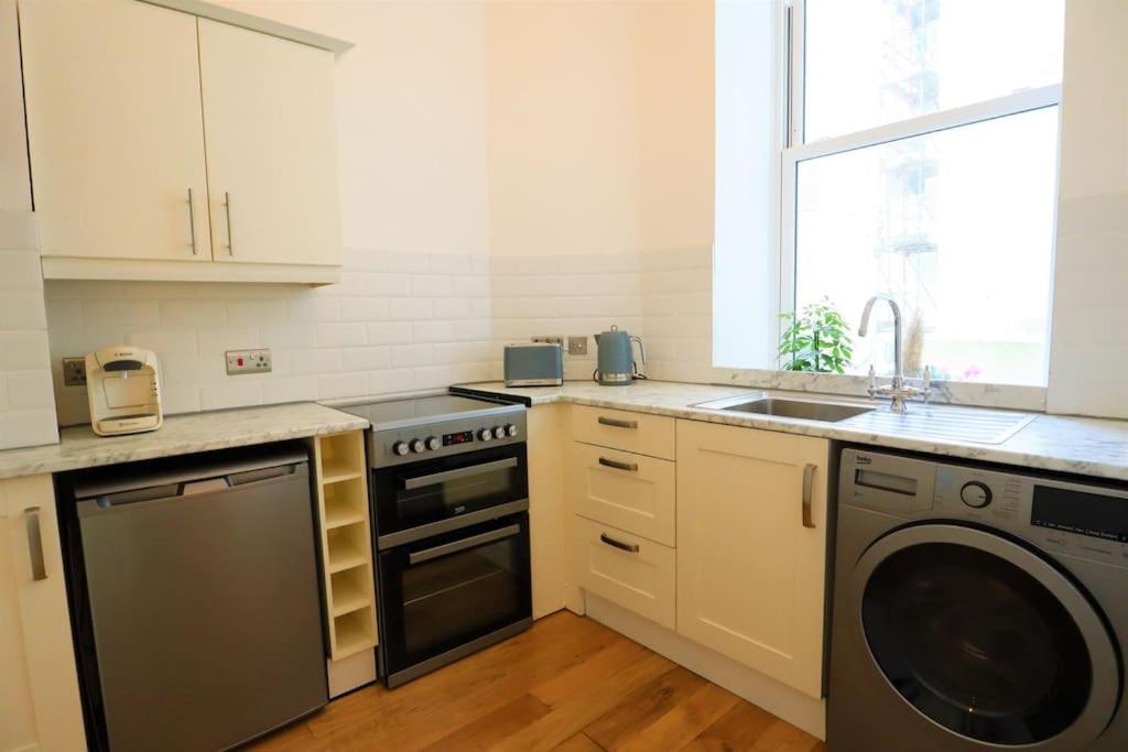 Seagulls Nest- Stylish 1 Bed Seafront Apartment Hastings Kültér fotó